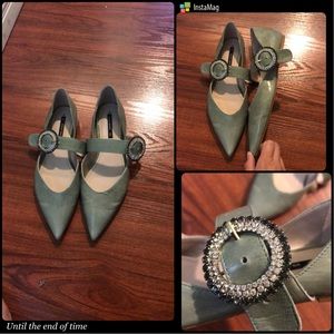 Flat shoes